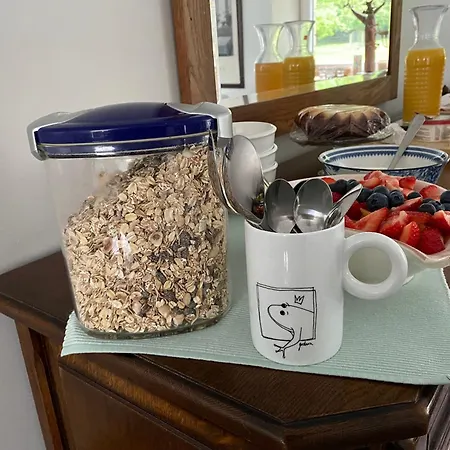 L'aigrin Bed & Breakfast *